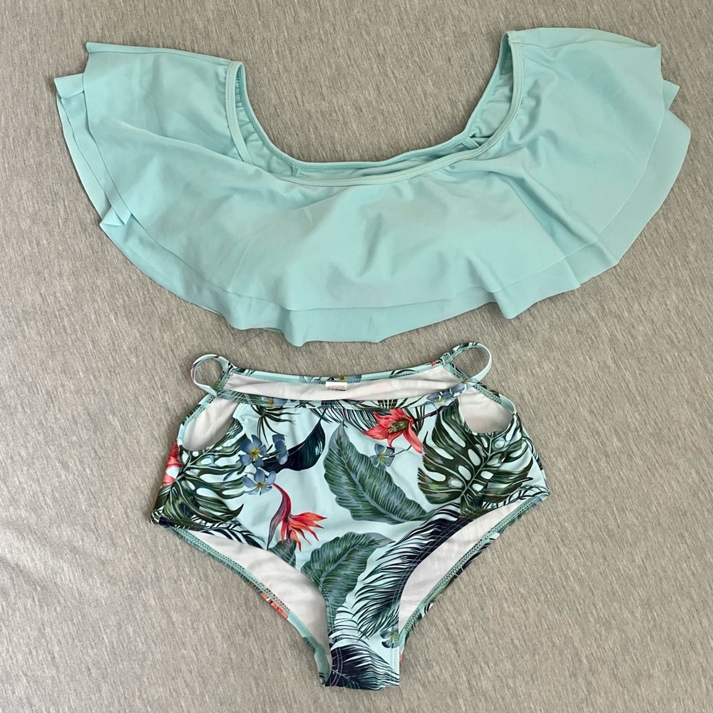 NWT Ruffle Swimsuit